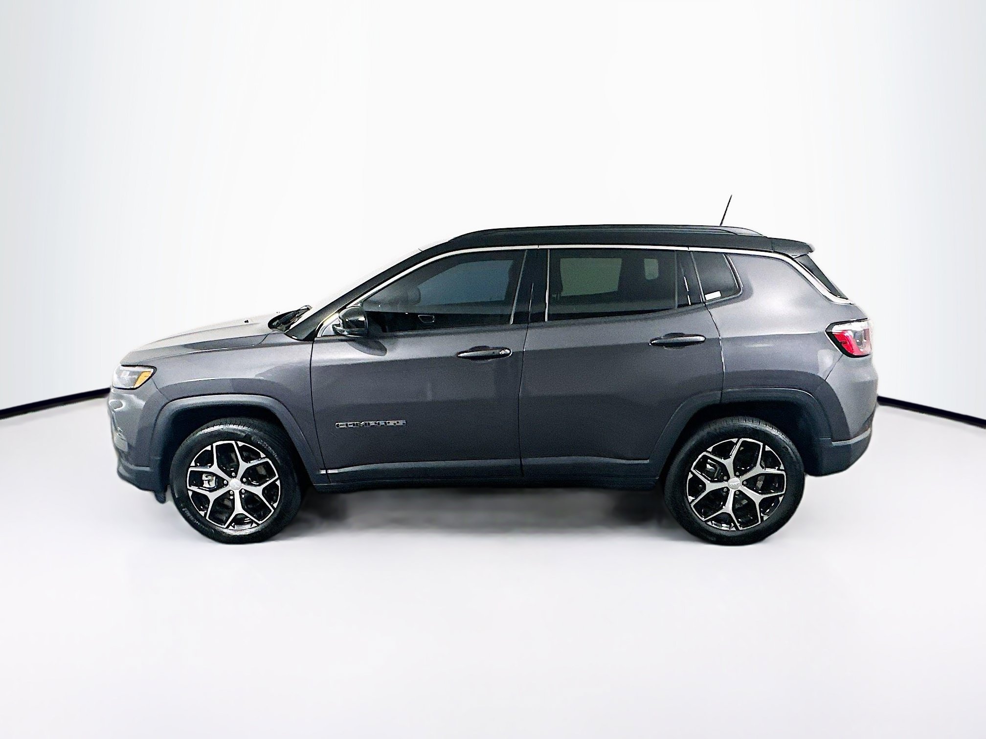 Used 2024 Jeep Compass Limited w/ Sun and Sound Group AWD/4WD image 4
