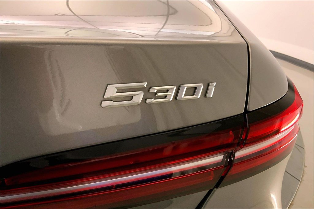 Certified 2026 BMW 530i xDrive w/ Premium Package AWD/4WD image 7