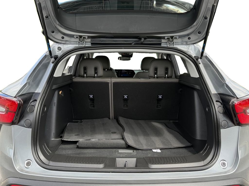 Used 2026 Chevrolet Trax ACTIV w/ Sunroof Package FWD image 10