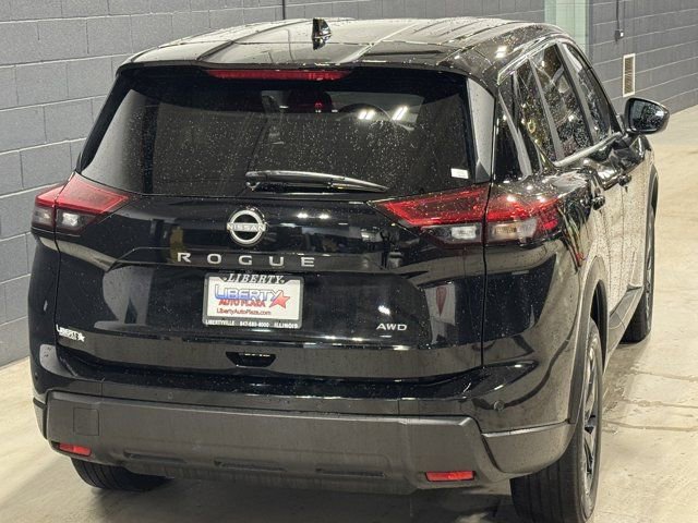 Used 2025 Nissan Rogue SV image 18
