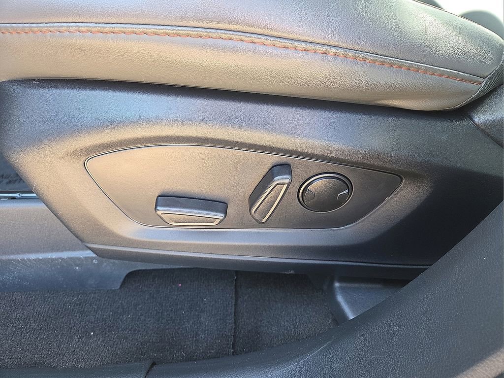 Used 2025 Ford Explorer Active w/ Active Comfort Package image 23