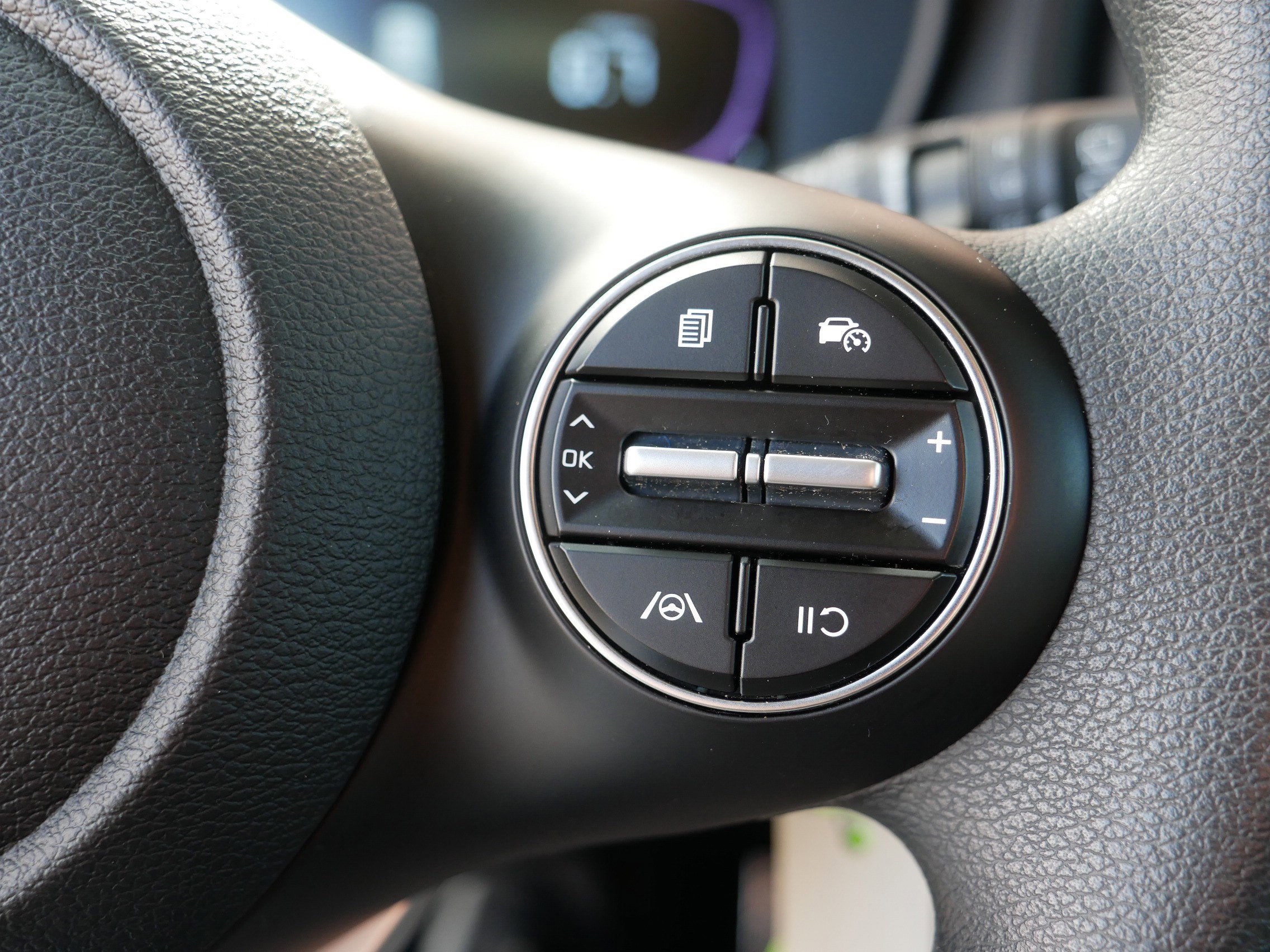 Certified 2025 Kia Soul LX w/ LX Technology Package FWD image 29