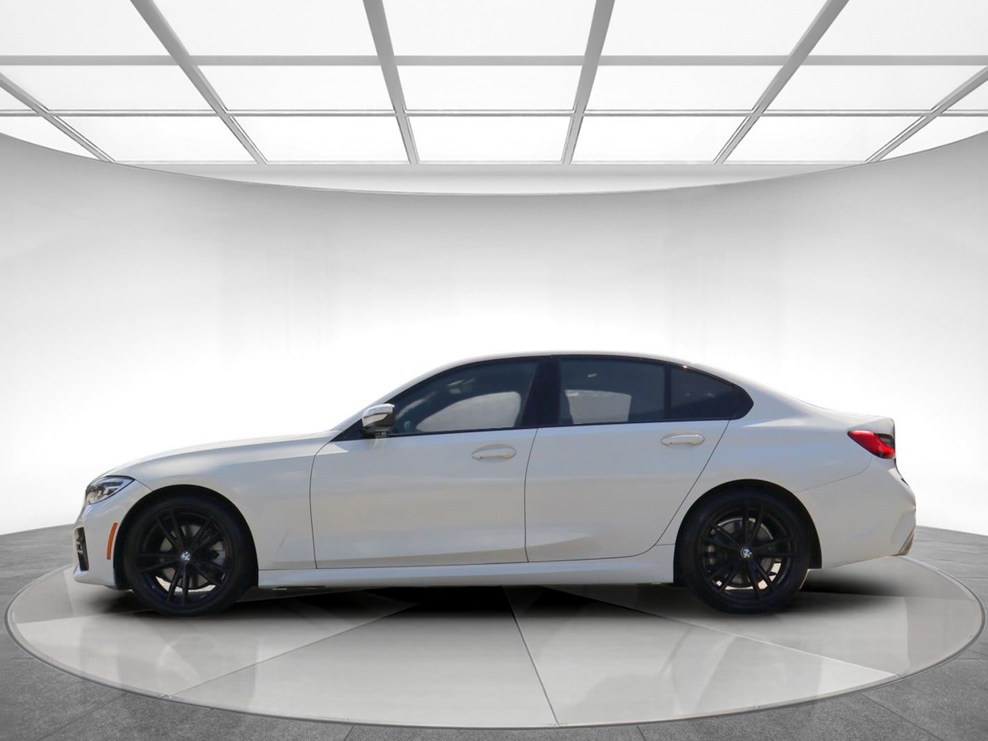 Used 2019 BMW 330i xDrive Sedan w/ M Sport Package AWD/4WD image 4