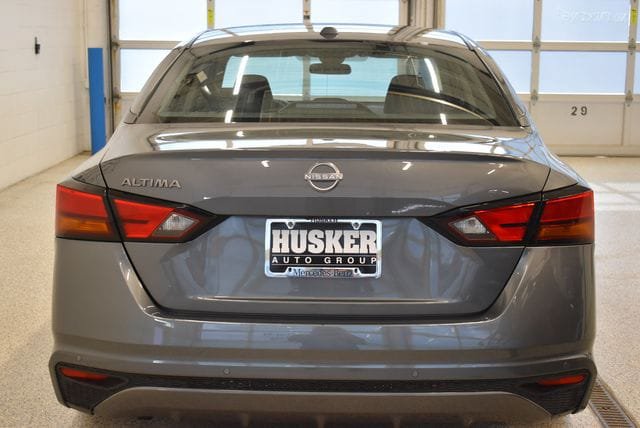 Used 2025 Nissan Altima 2.5 SV FWD image 11