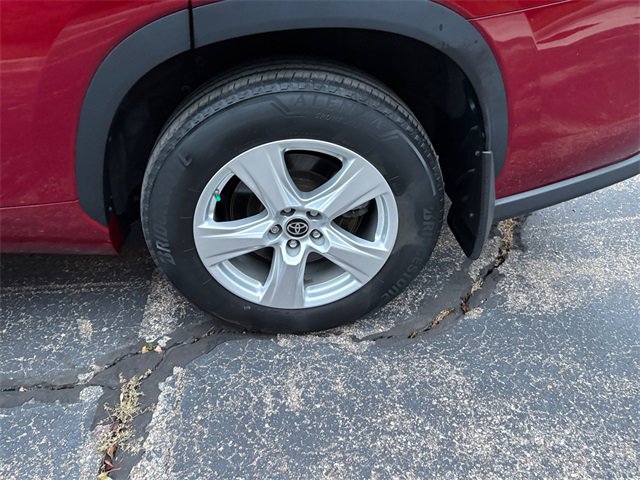 Used 2022 Toyota Highlander LE image 17