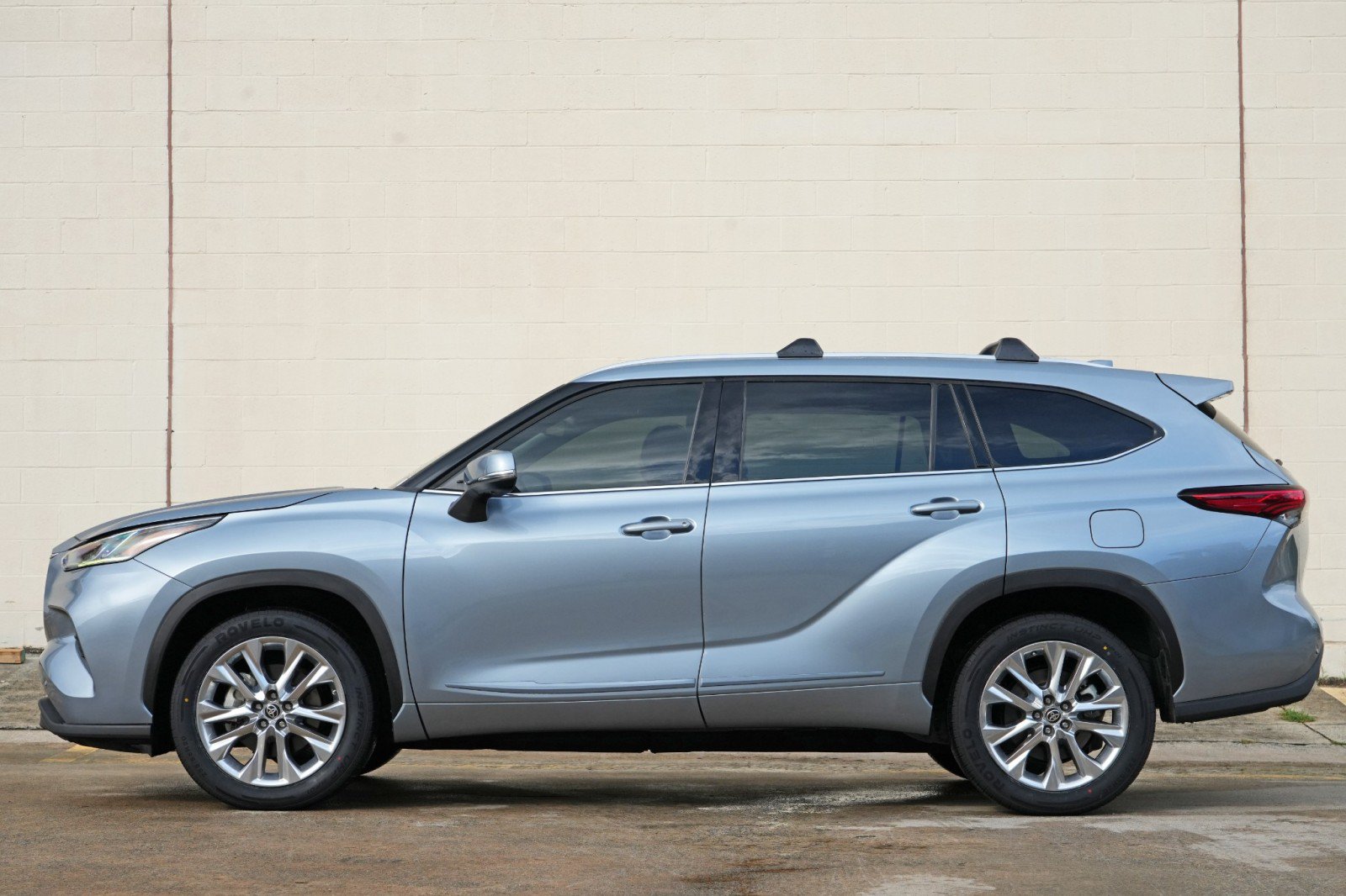Used 2020 Toyota Highlander Limited FWD image 8