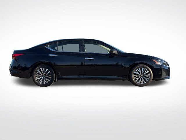 Used 2024 Nissan Altima 2.5 SV FWD image 4