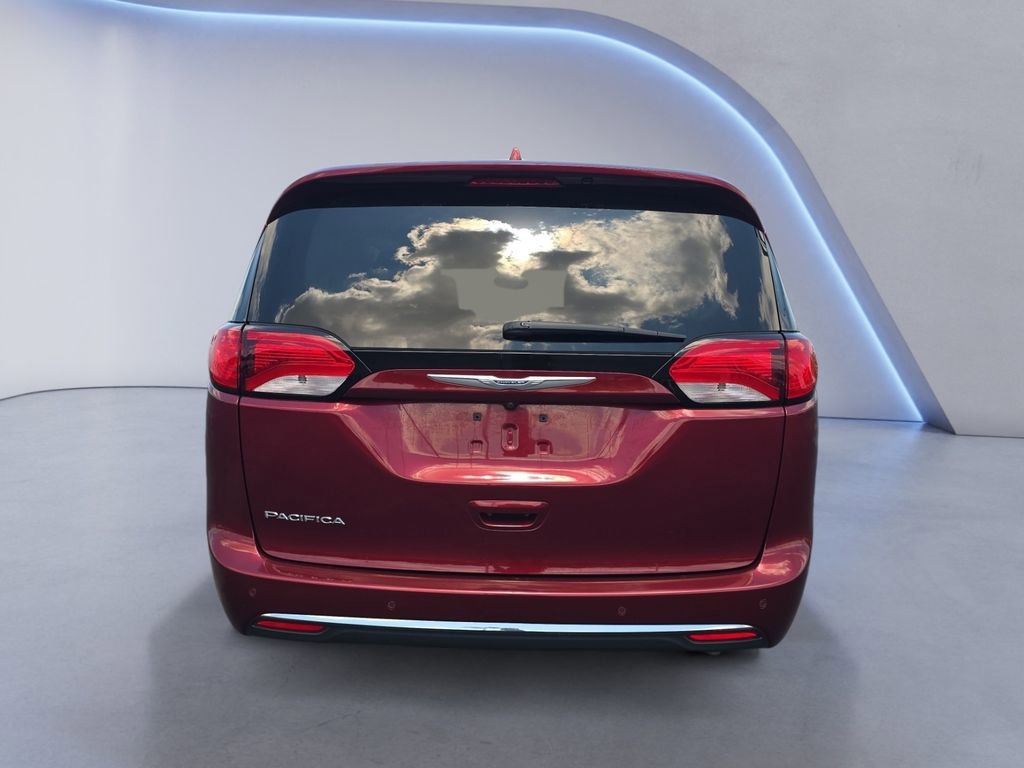 Used 2017 Chrysler Pacifica Touring-L FWD image 4