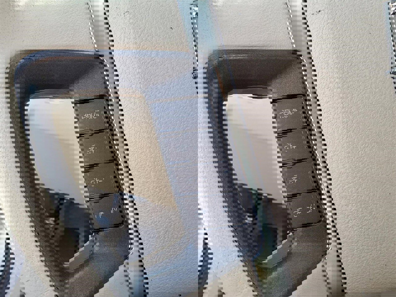 Used 2011 Lincoln MKS image 24