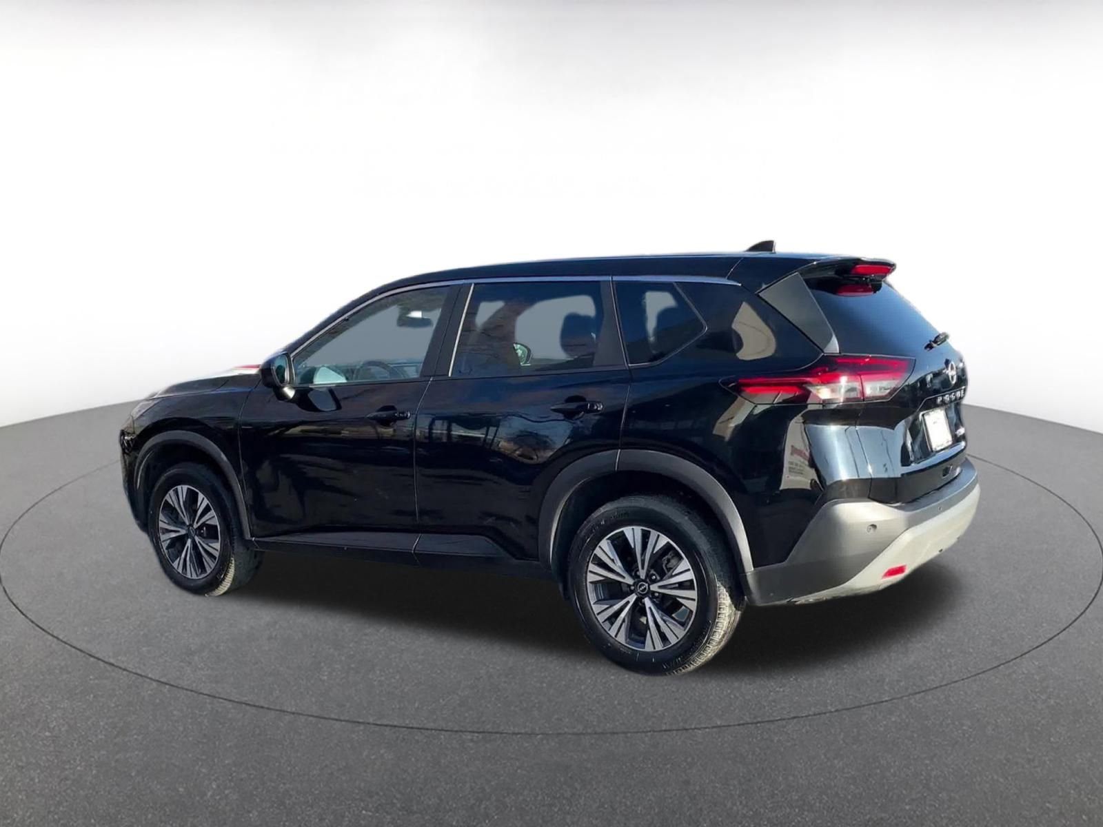 Used 2023 Nissan Rogue SV image 9