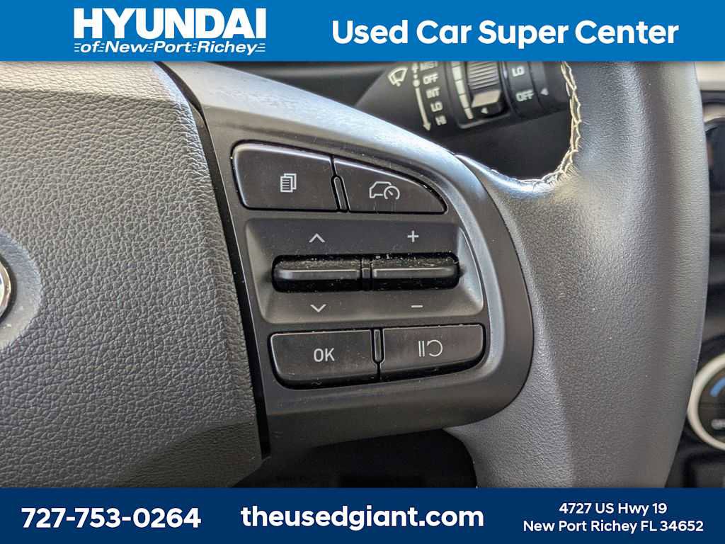 Used 2023 Hyundai Venue Limited image 27