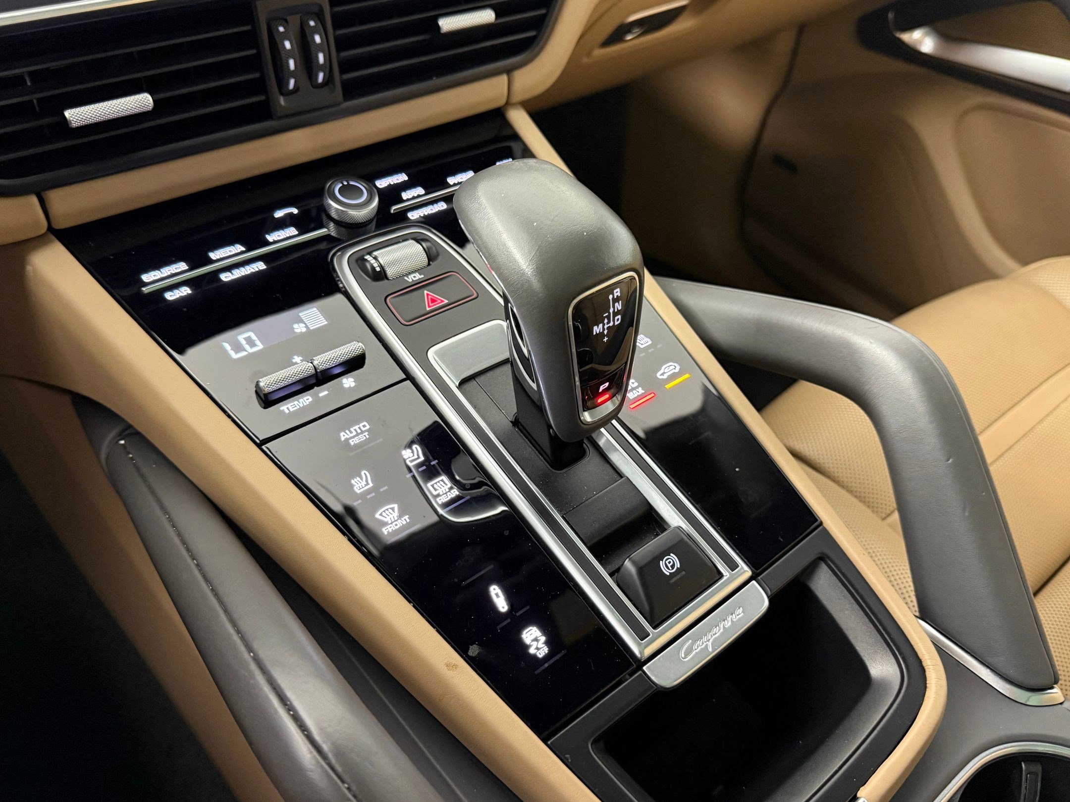 Used 2020 Porsche Cayenne Turbo image 26