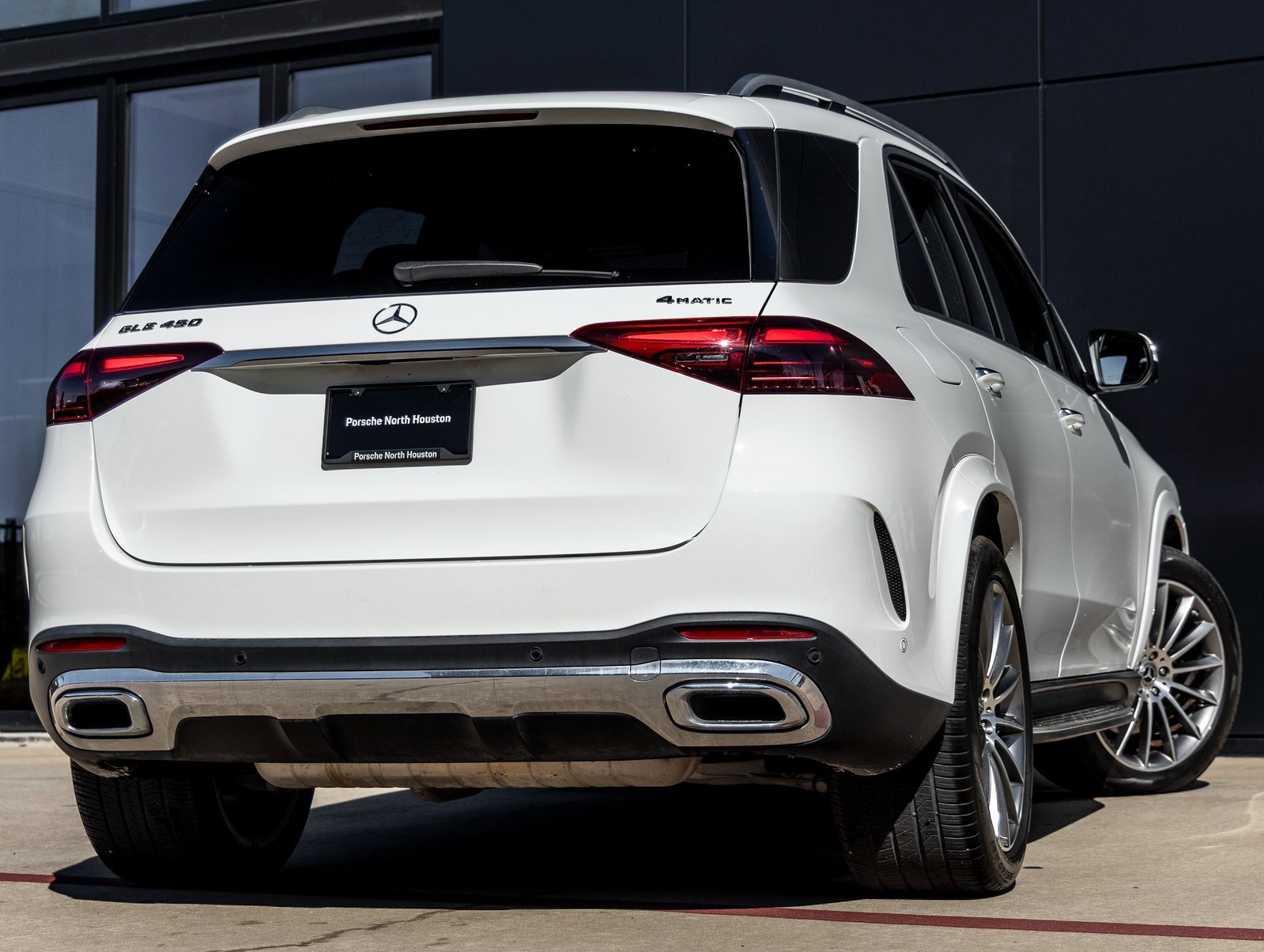 Used 2024 Mercedes-Benz GLE 450 4MATIC w/ AMG Line Exterior image 8