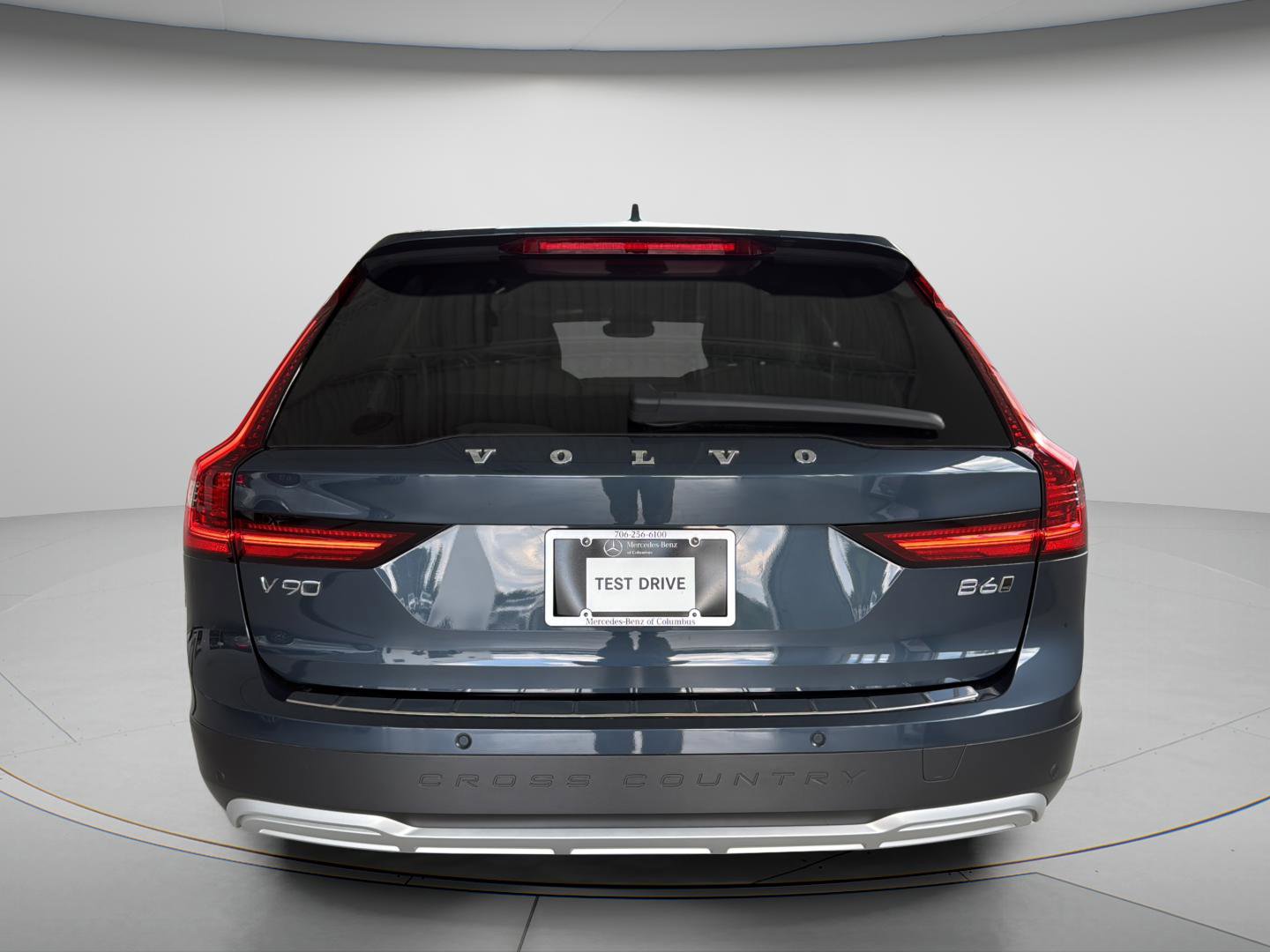 Used 2025 Volvo V90 B6 Cross Country Ultra AWD/4WD image 4