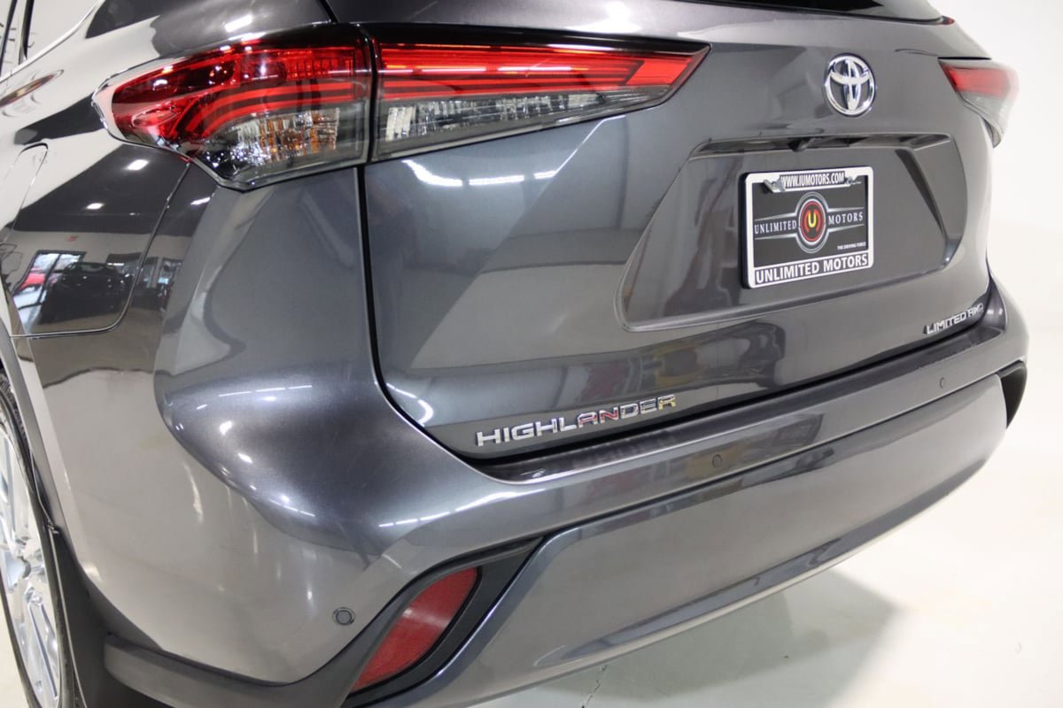 Used 2021 Toyota Highlander Limited image 19