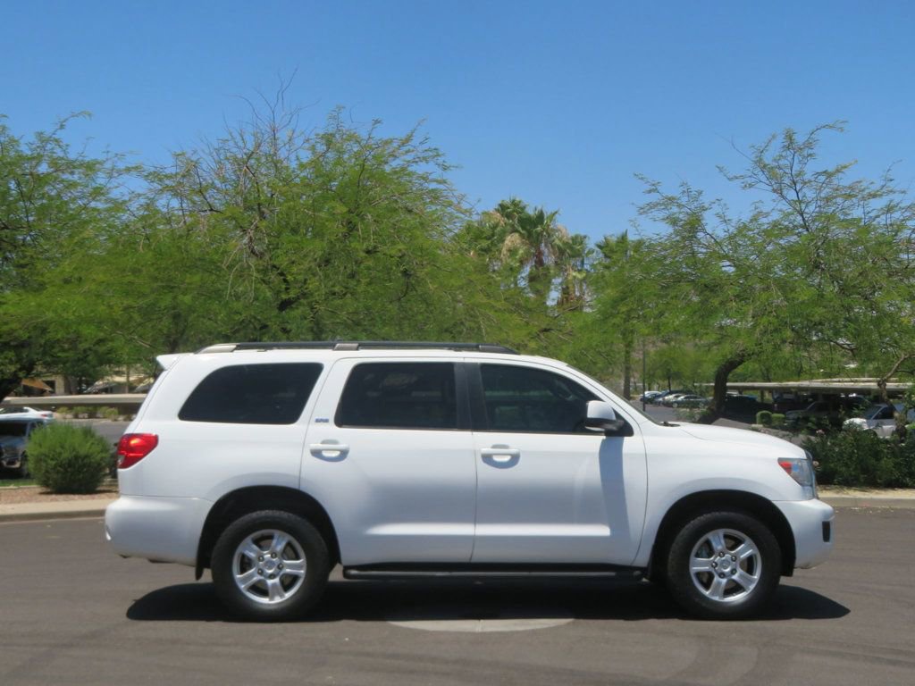 Used 2016 Toyota Sequoia SR5 AWD/4WD image 3