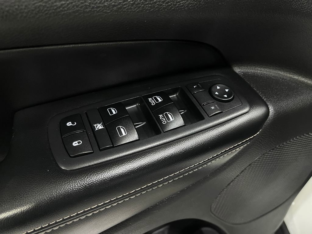 Used 2017 Jeep Grand Cherokee Limited image 16