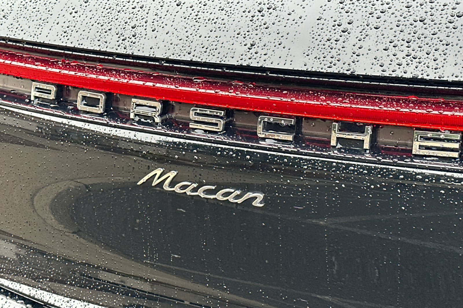 Used 2024 Porsche Macan AWD/4WD image 26