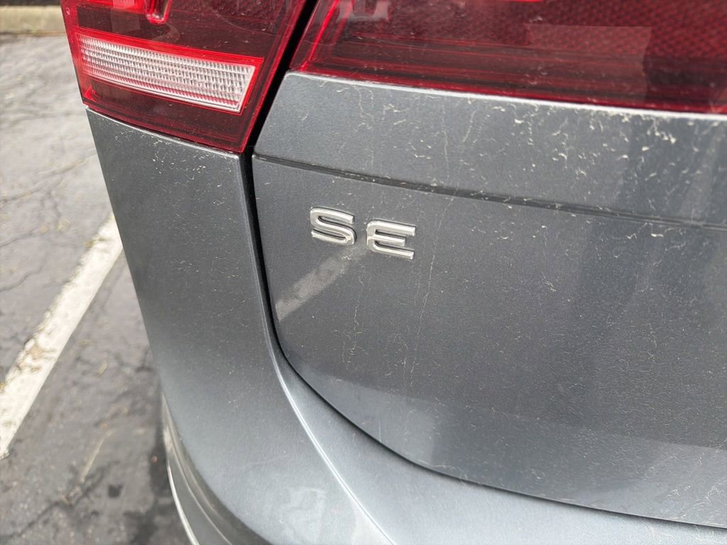 Used 2023 Volkswagen Tiguan SE FWD image 3