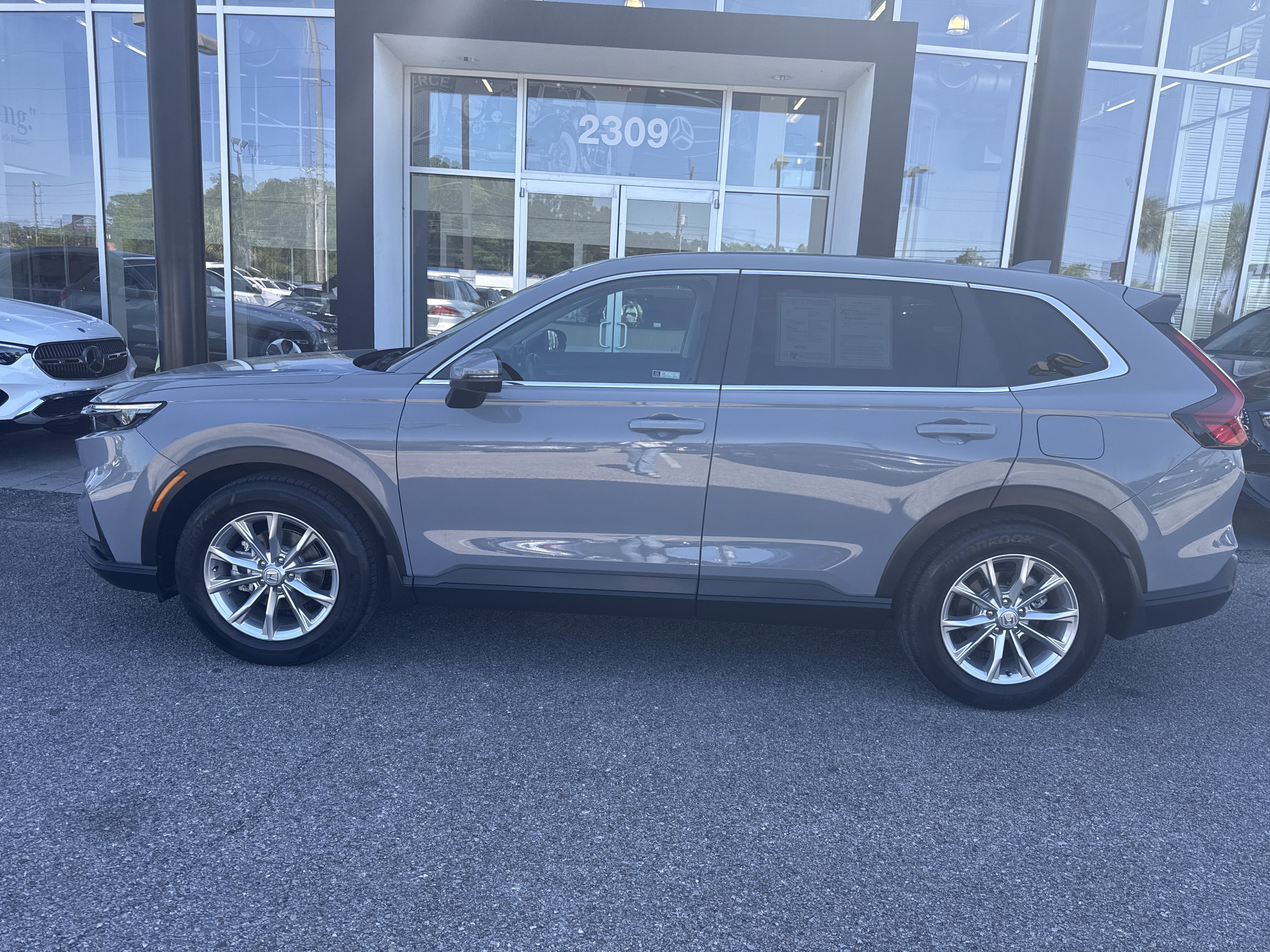 Used 2023 Honda CR-V EX-L image 2