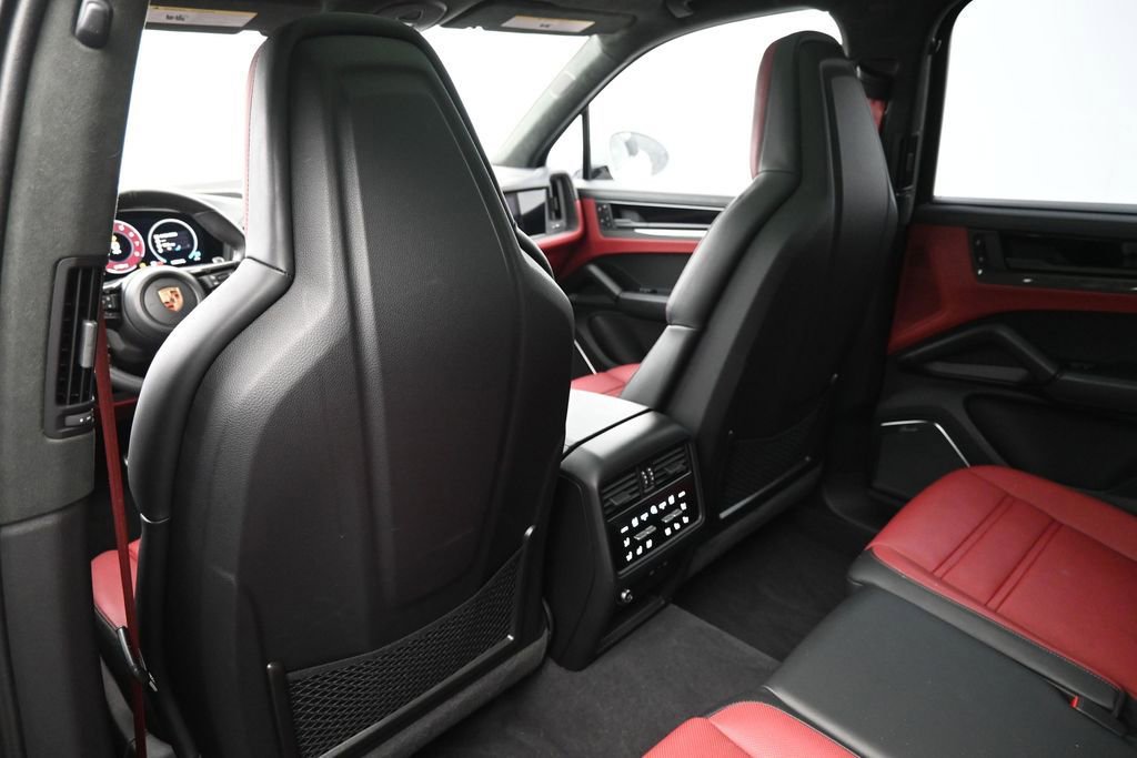 Certified 2026 Porsche Cayenne GTS AWD/4WD image 8