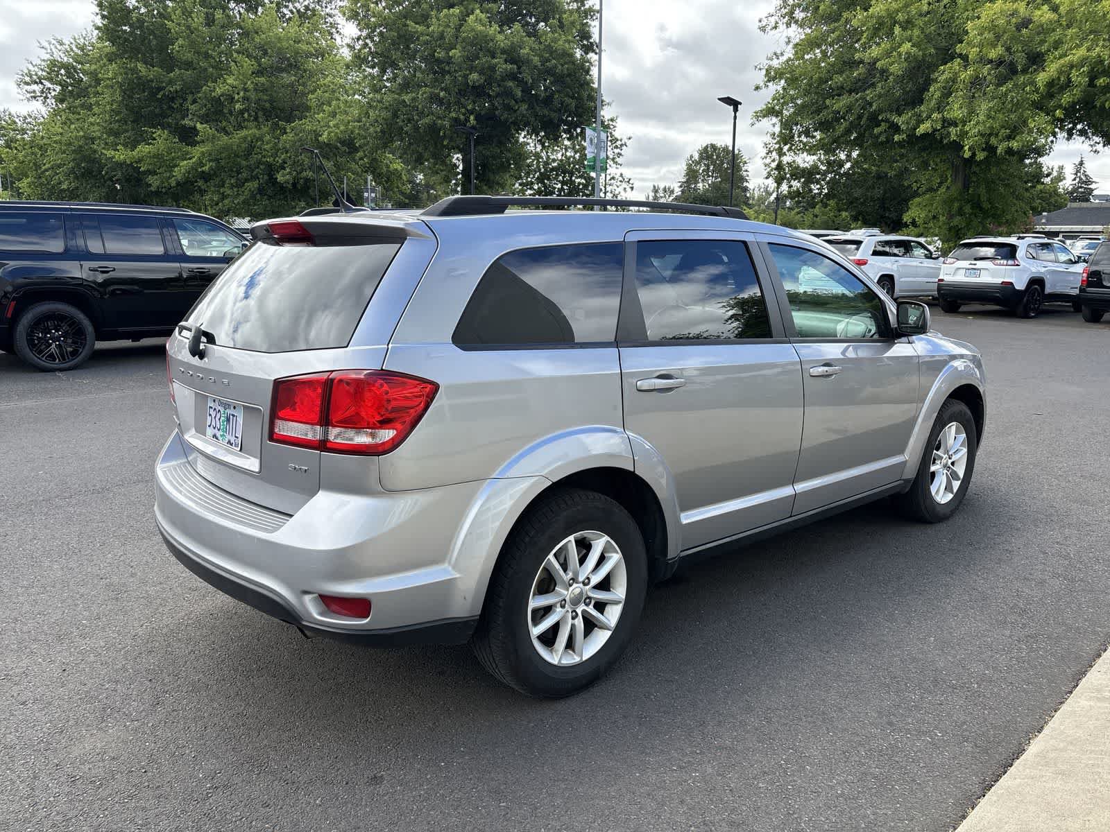 Used 2017 Dodge Journey SXT w/ Comfort/Convenience Group FWD image 4