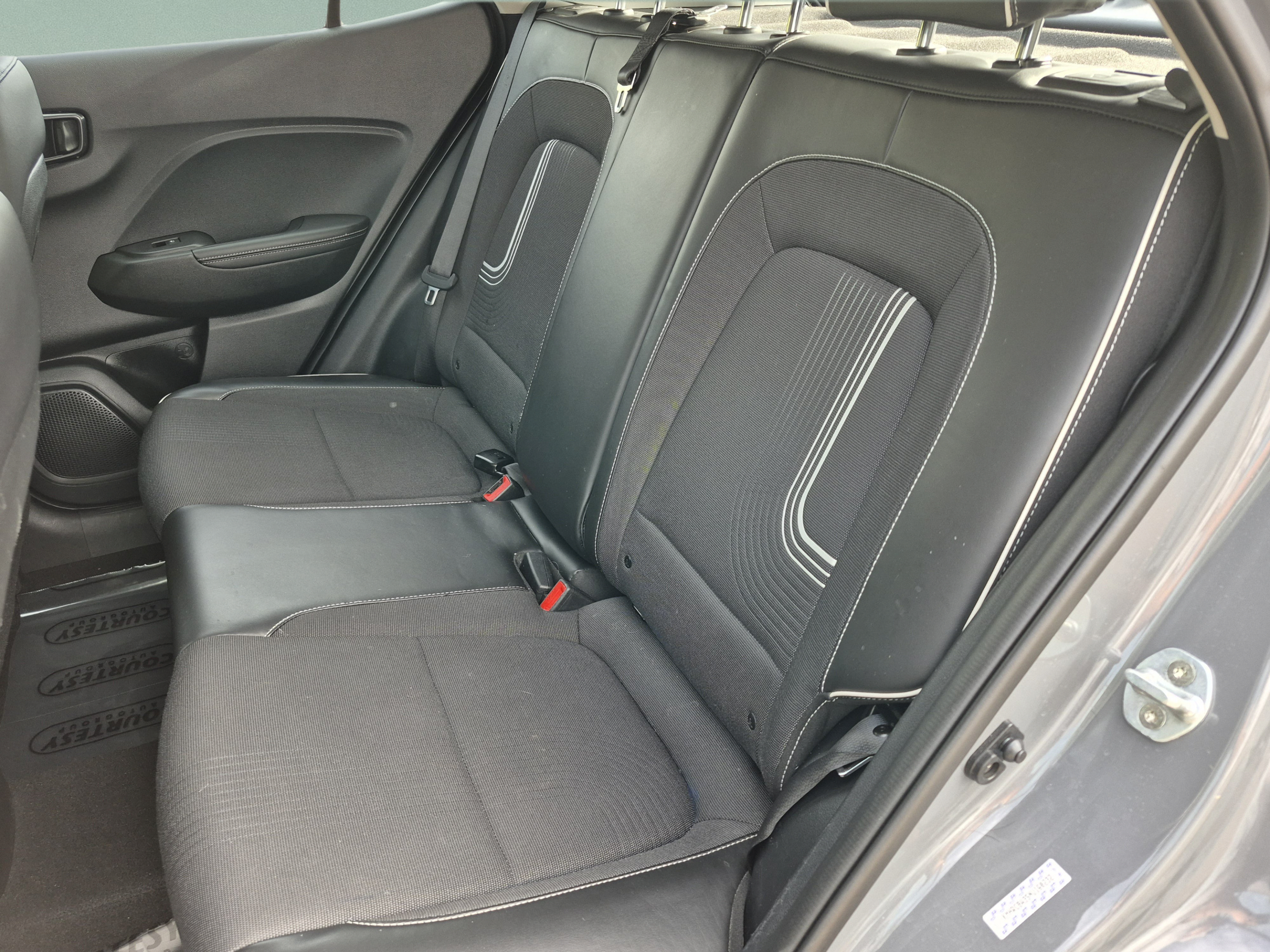 Certified 2022 Hyundai Venue Limited FWD image 15