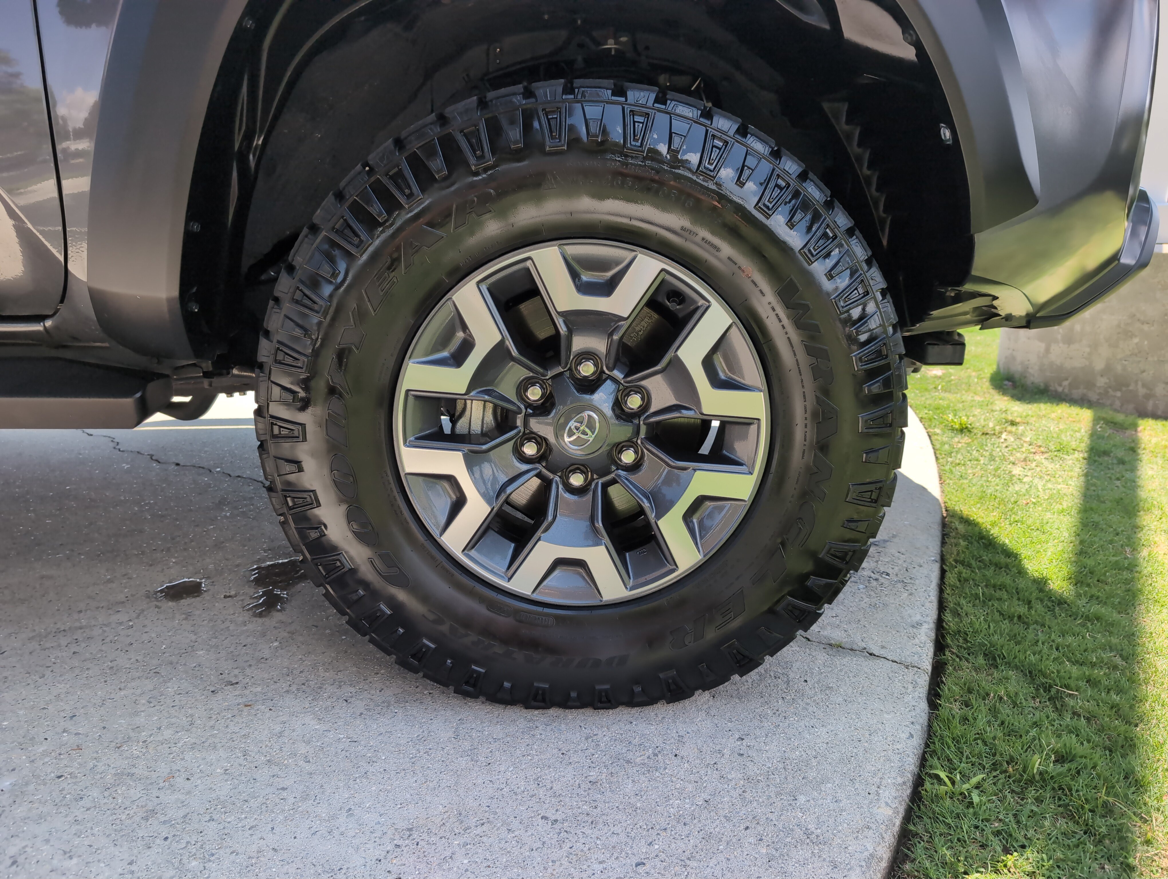 Certified 2023 Toyota Tacoma TRD Off-Road w/ Advanced Technology Package AWD/4WD image 40