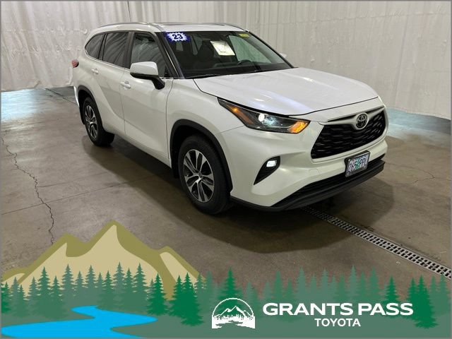 Used 2023 Toyota Highlander XLE