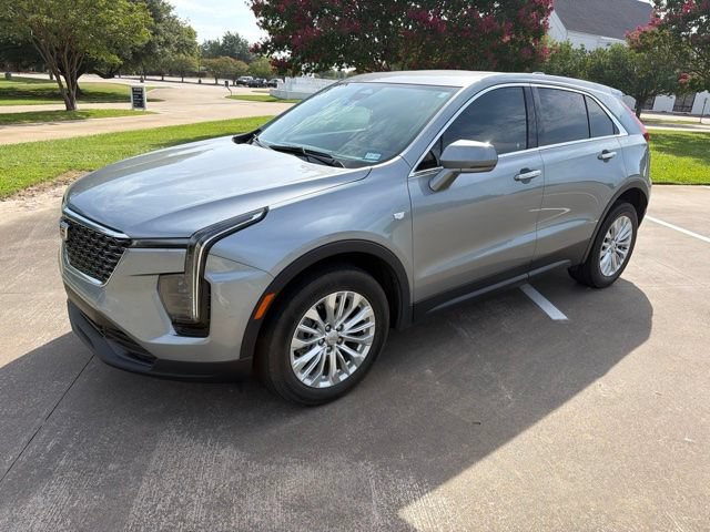 Used 2024 Cadillac XT4 Luxury w/ Cold Weather Package FWD image 2