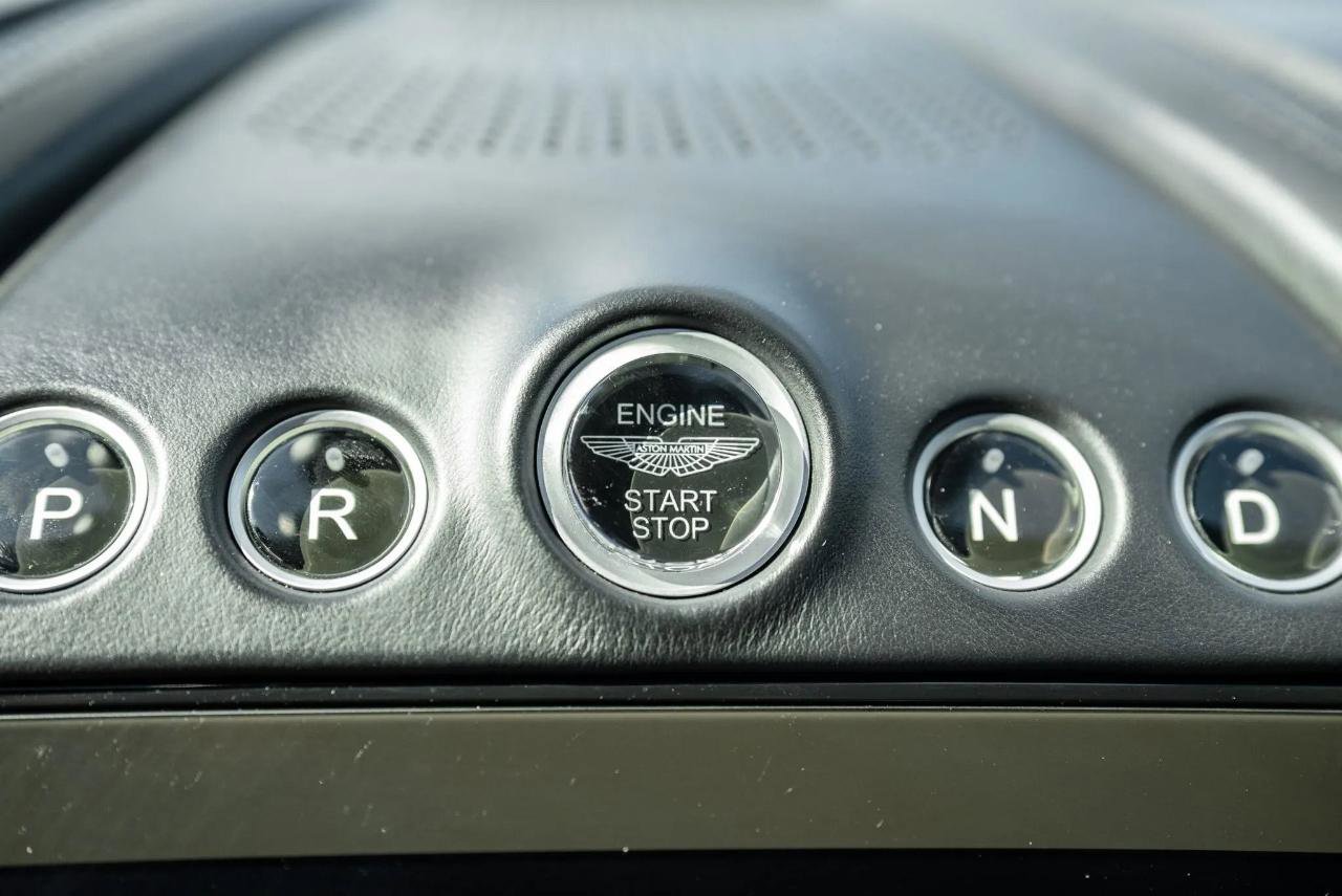 Used 2021 Aston Martin DBX AWD/4WD image 32
