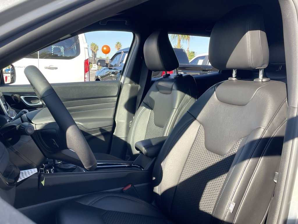 New 2026 Jeep Compass Latitude image 16