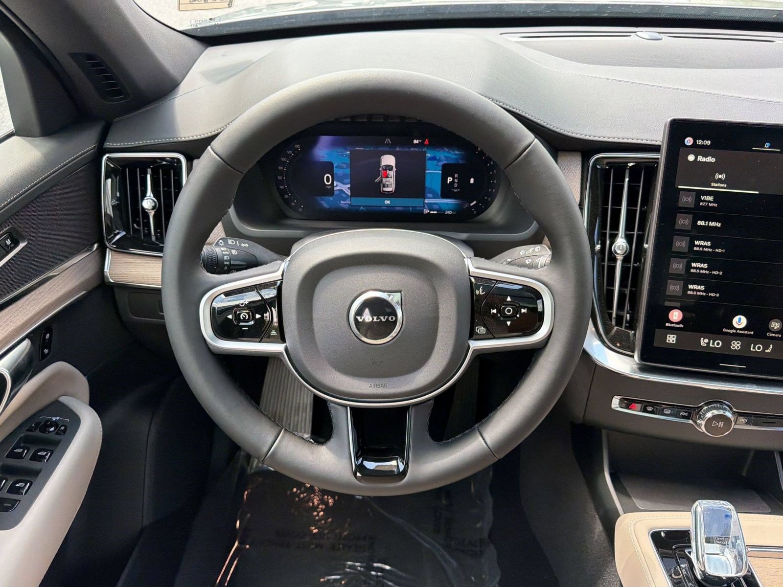 New 2026 Volvo XC90 B6 Plus w/ Protection Package Premier AWD/4WD image 11