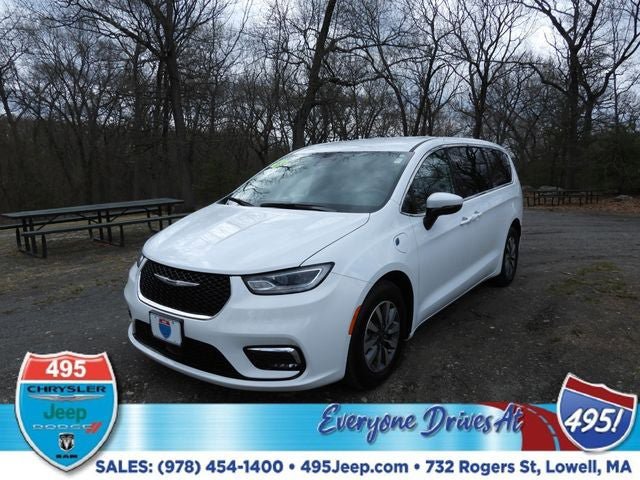 Used 2023 Chrysler Pacifica Touring-L