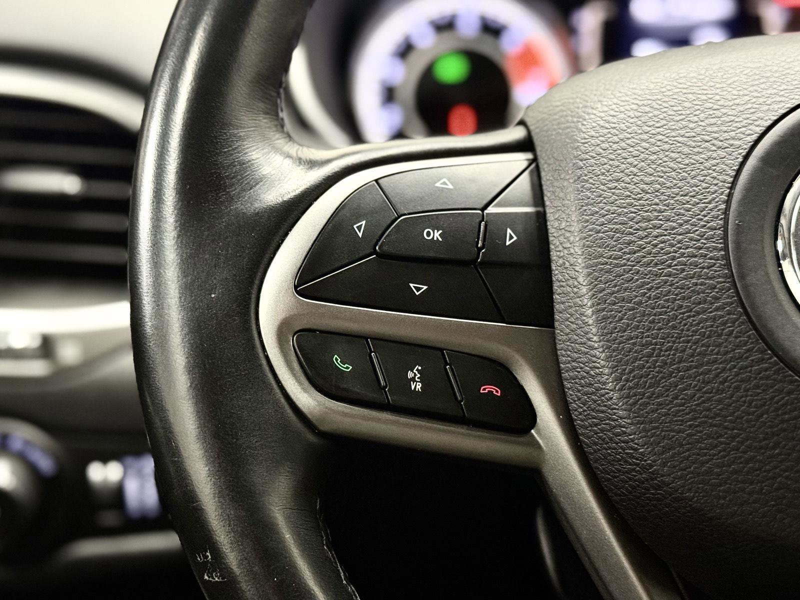 Used 2019 Jeep Cherokee Latitude Plus w/ Cold Weather Group image 16