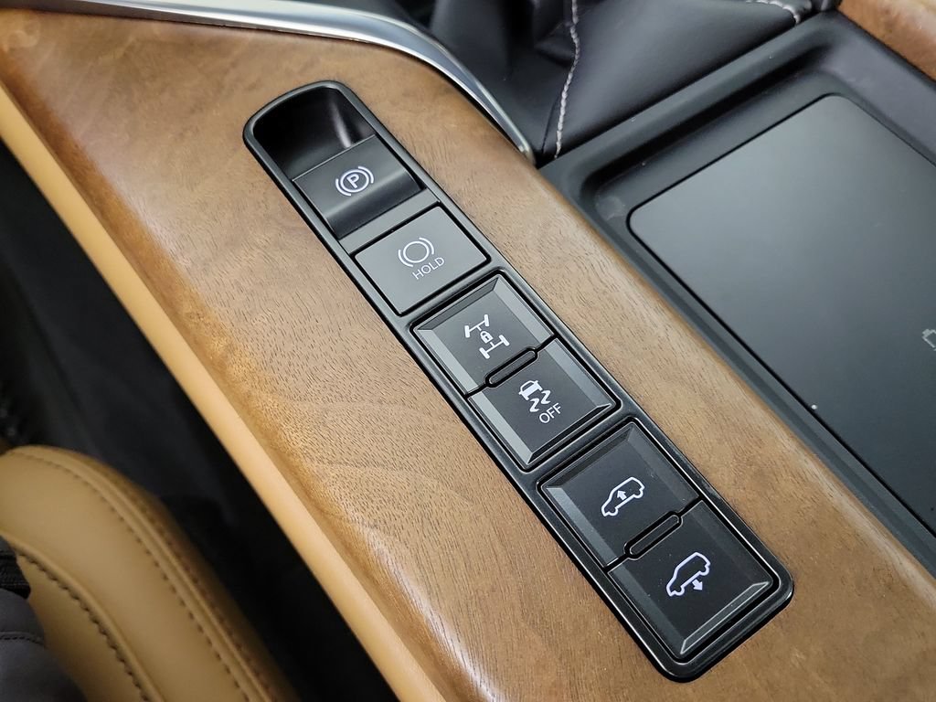 Used 2025 Lexus LX 600 4WD w/ Accessory Package (Z1) image 28