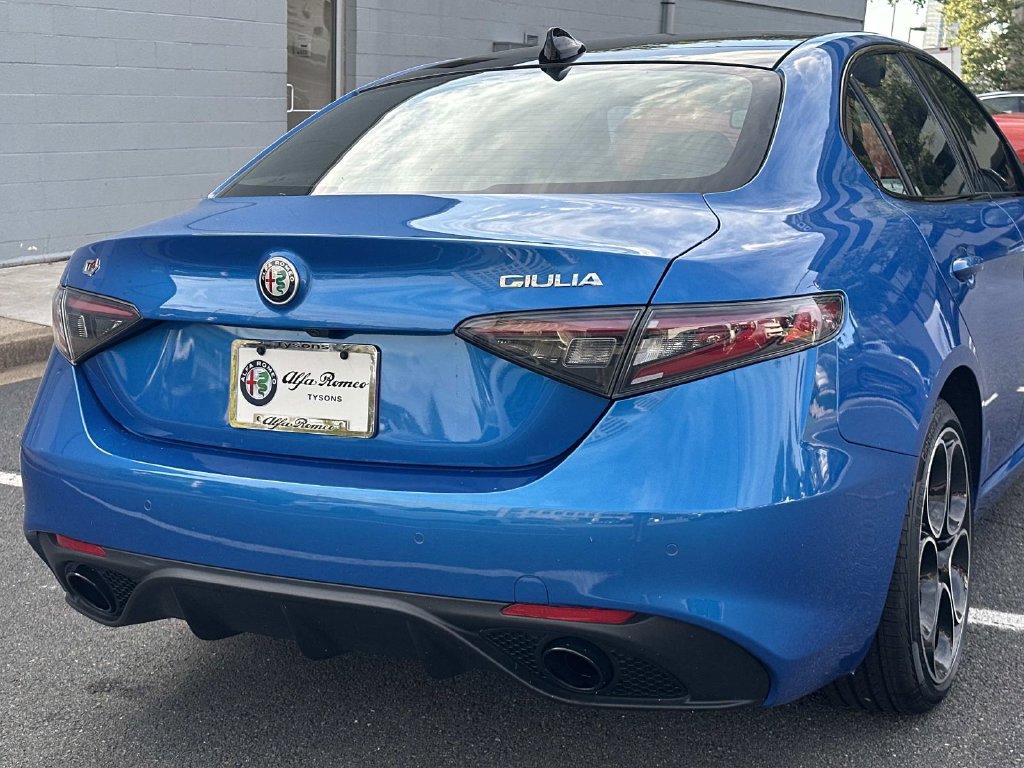 Used 2025 Alfa Romeo Giulia AWD image 12
