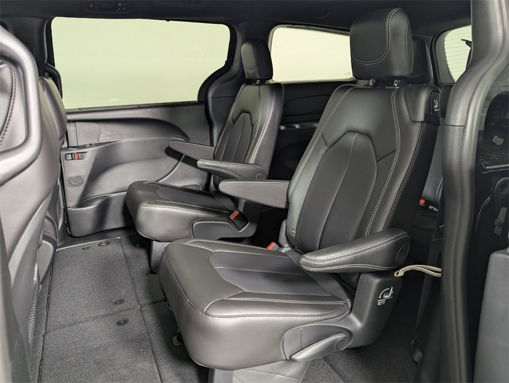 New 2026 Chrysler Pacifica Select image 22