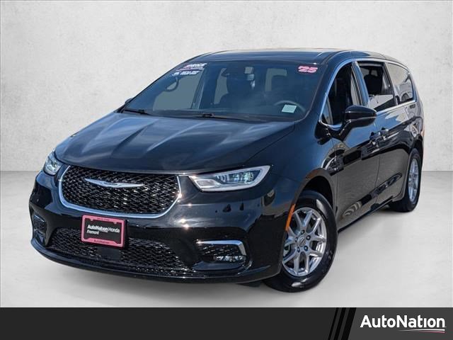 Used 2025 Chrysler Pacifica Select image 1