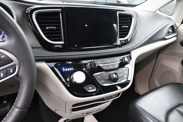 Used 2023 Chrysler Pacifica Touring-L FWD image 20
