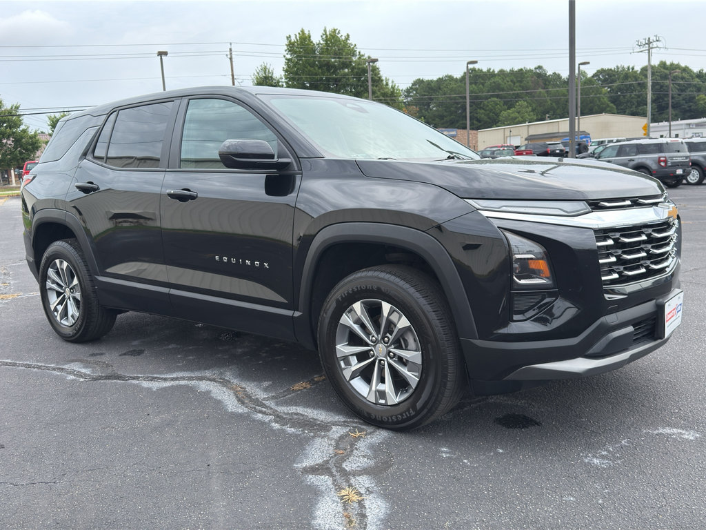Used 2025 Chevrolet Equinox LT FWD image 2