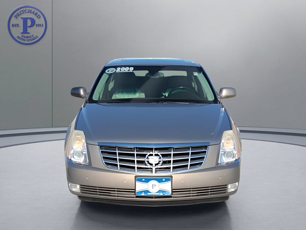 Used 2007 Cadillac DTS Luxury I w/ Sun And Sound Package FWD image 2