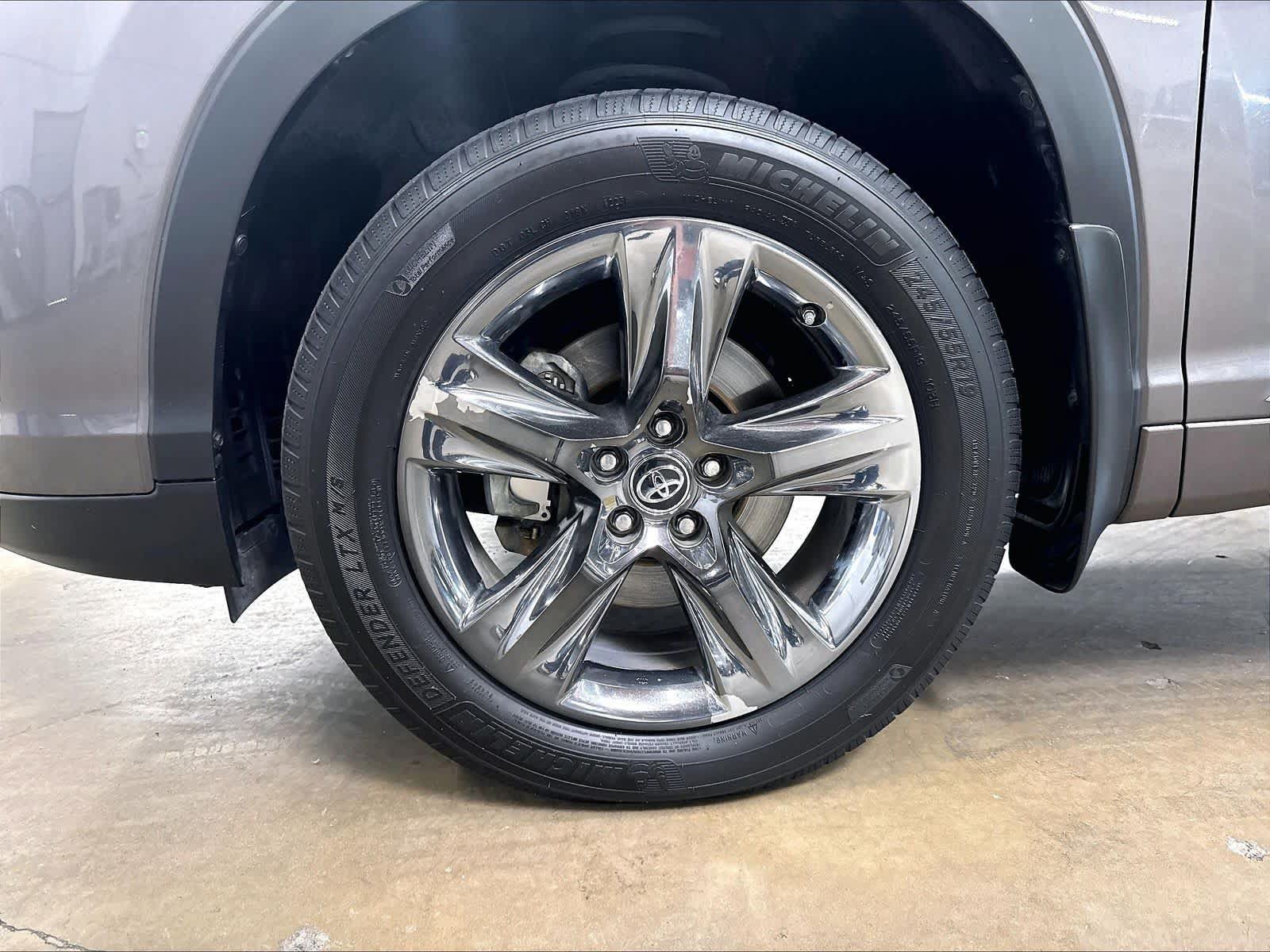 Used 2019 Toyota Highlander Limited Platinum AWD/4WD image 11