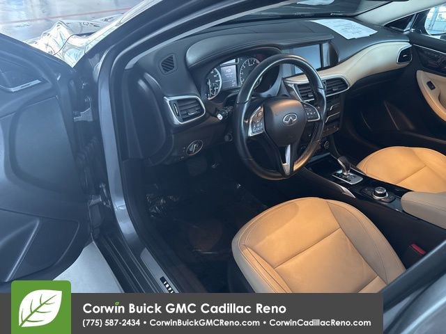 Used 2018 INFINITI QX30 Premium image 11