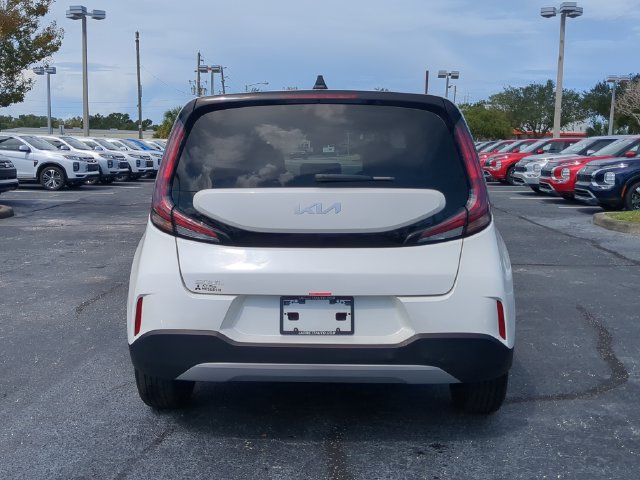 Used 2025 Kia Soul LX FWD image 7