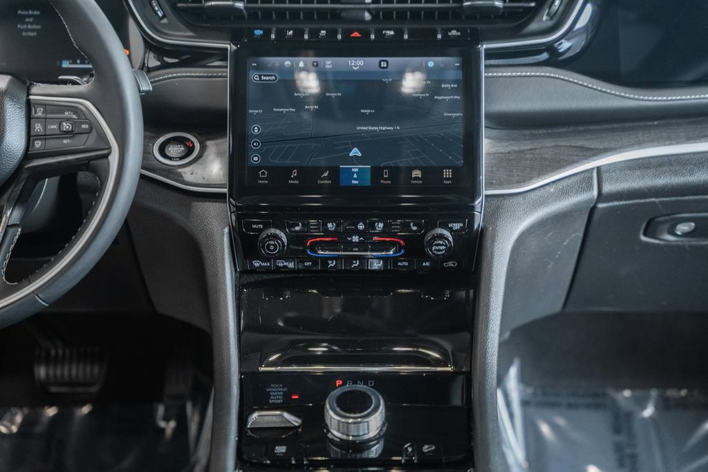 Certified 2023 Jeep Grand Cherokee 4WD 4xe w/ Luxury Tech Group II image 27