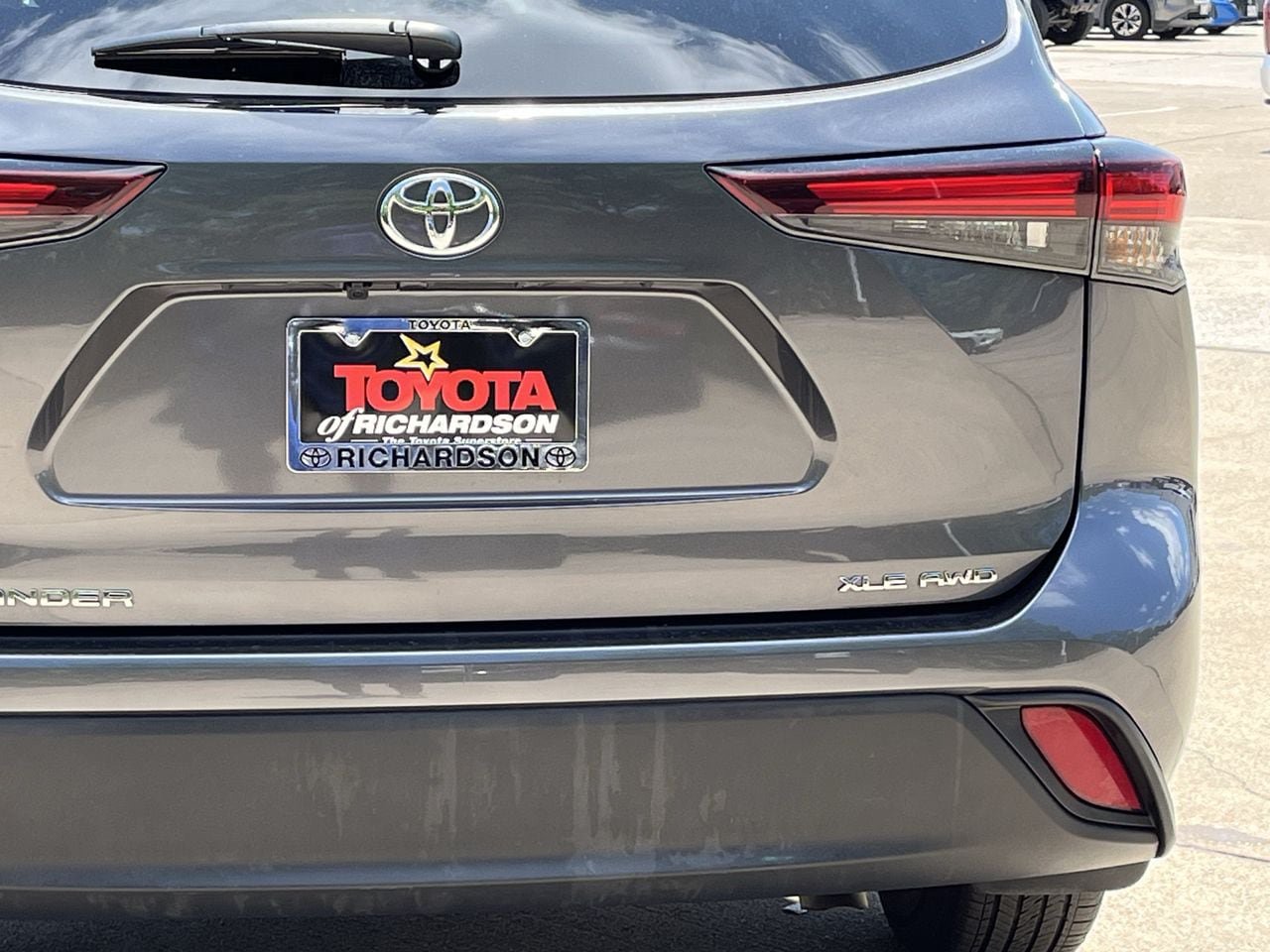 Used 2025 Toyota Highlander XLE AWD/4WD image 6
