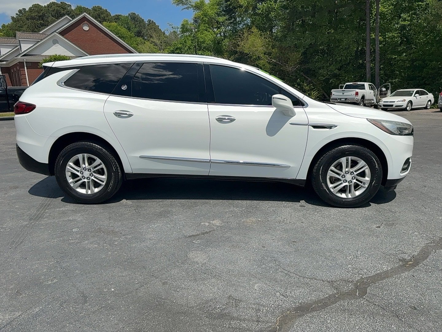 Used 2018 Buick Enclave Essence FWD image 4