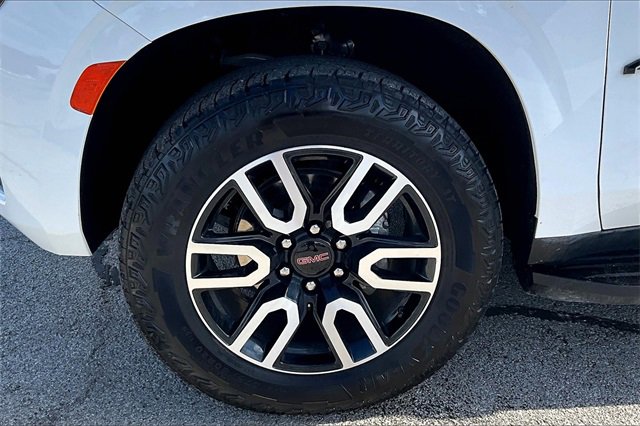 Used 2024 GMC Yukon XL AT4 w/ Technology Package image 35