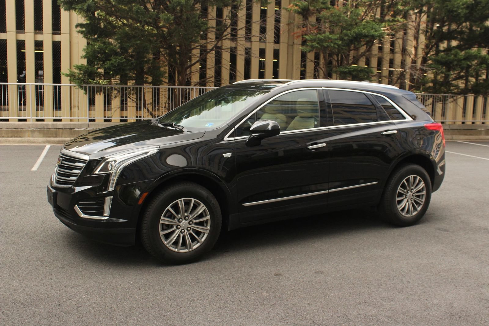 Used 2018 Cadillac XT5 Luxury w/ Driver Awareness Package FWD image 11